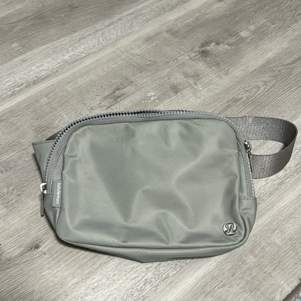 Lululemon Everywhere Belt Bag 1L